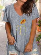 Plus Size Women's Relaxed Fit Cat & Sunflower Print Short Sleeve V Neck Casual T-Shirt with Slight Stretch for Comfortable Wear