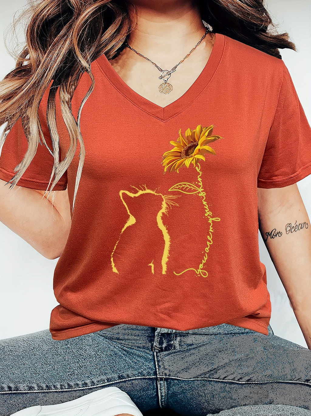 Plus Size Women's Relaxed Fit Cat & Sunflower Print Short Sleeve V Neck Casual T-Shirt with Slight Stretch for Comfortable Wear