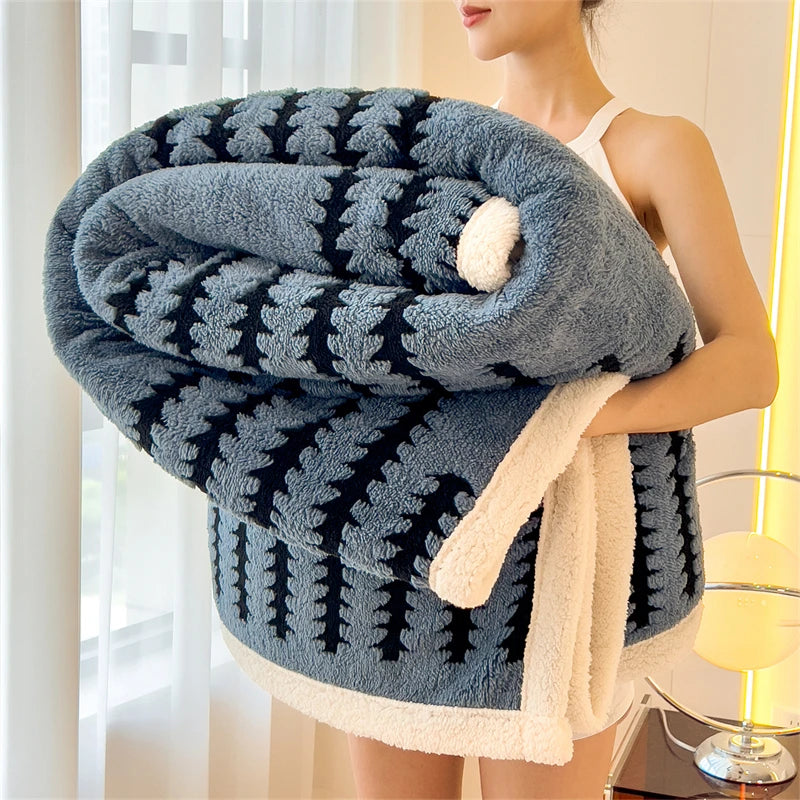 Super Thick and Warm Flannel Blanket Super Soft Fluffy Queen Size Bed Blanket Cozy Skin-friendly Multifunctional Nap Blanket