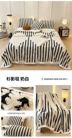 Super Thick and Warm Flannel Blanket Super Soft Fluffy Queen Size Bed Blanket Cozy Skin-friendly Multifunctional Nap Blanket