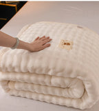 2025 new solid color simple blanket imitation rabbit velvet super soft plush blanket high gram weight sofa blanket winter warmth