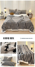 Super Thick and Warm Flannel Blanket Super Soft Fluffy Queen Size Bed Blanket Cozy Skin-friendly Multifunctional Nap Blanket