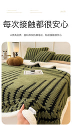 Super Thick and Warm Flannel Blanket Super Soft Fluffy Queen Size Bed Blanket Cozy Skin-friendly Multifunctional Nap Blanket