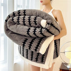Super Thick and Warm Flannel Blanket Super Soft Fluffy Queen Size Bed Blanket Cozy Skin-friendly Multifunctional Nap Blanket